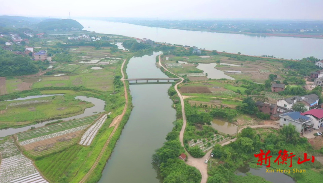 湖南衡山萱洲国家湿地公园：及时清理河道垃圾  守护一江碧水