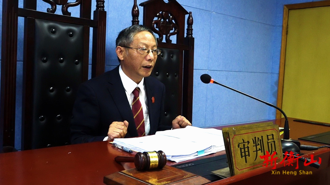 【荣耀与使命】   吴春华：用心听民意 用爱解纠纷