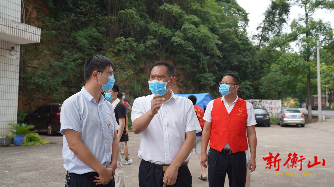 段晓赛督导疫情防控和疫苗接种工作