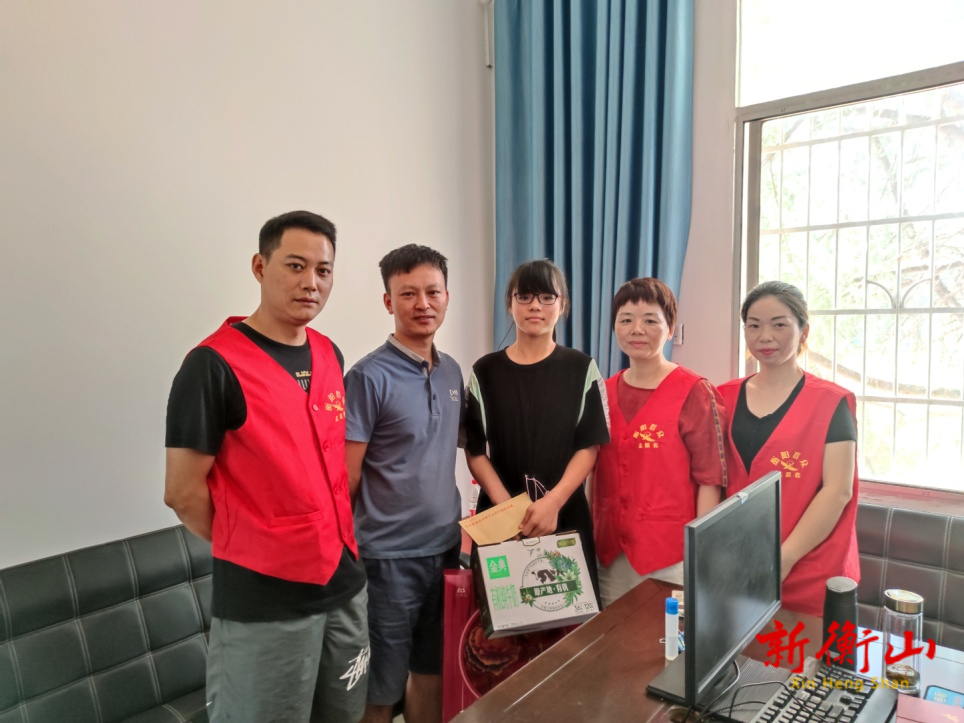 【新时代文明实践在衡山】开云新区管委会开展“爱心献春蕾”助学活动