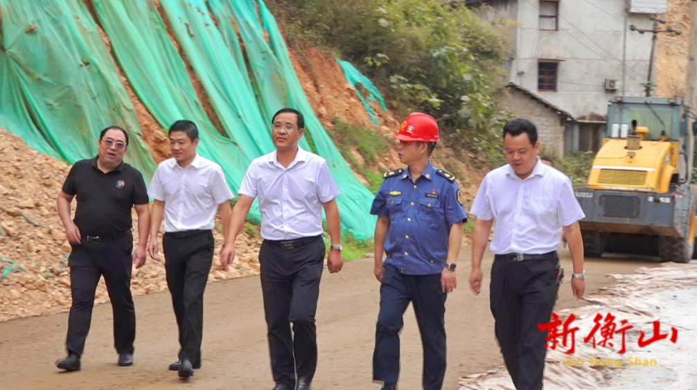 唐年初调度日华至岭坡公路改造工程