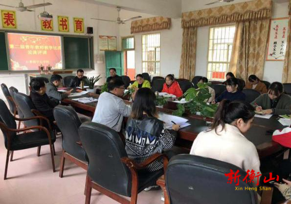 白果镇中心学校开展青年教师课堂教学比武