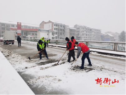 【战冰雪 保民生】新桥镇：铲雪除冰保畅通 安全治理暖人心