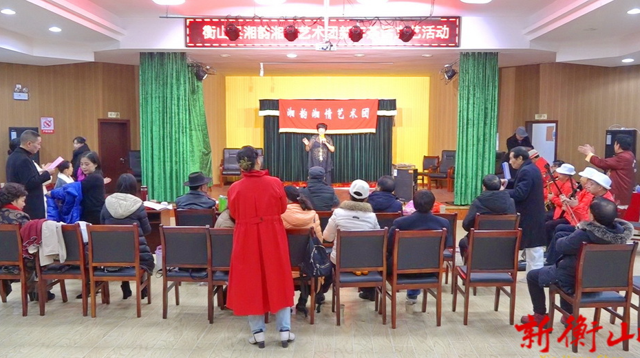 乐享生活  退休老人文艺展风采