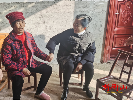 戴诗庭到新桥镇走访慰问困难群众