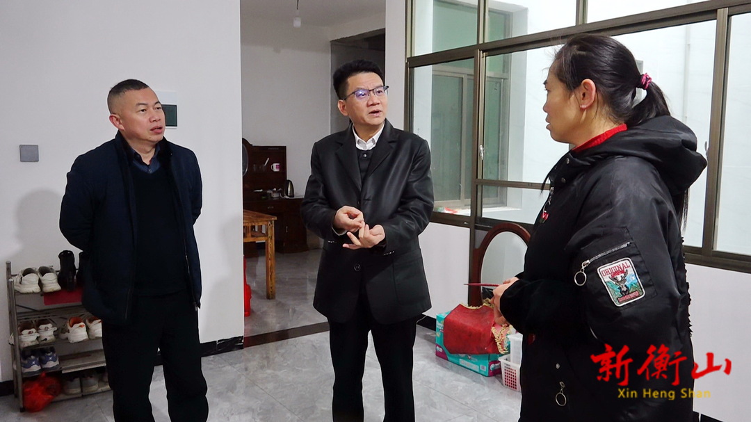 旷志军走访慰问困难职工和困难群众
