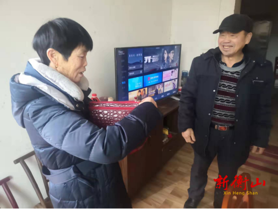 【凡人善举】基层党员刘洪春拾金不昧，好人好事传递正能量