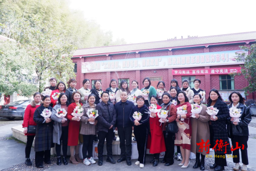 东湖镇召开庆祝“三八”国际劳动妇女节座谈会