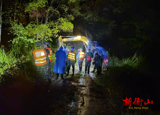 【防汛备汛】店门镇紧急排除一山塘险情