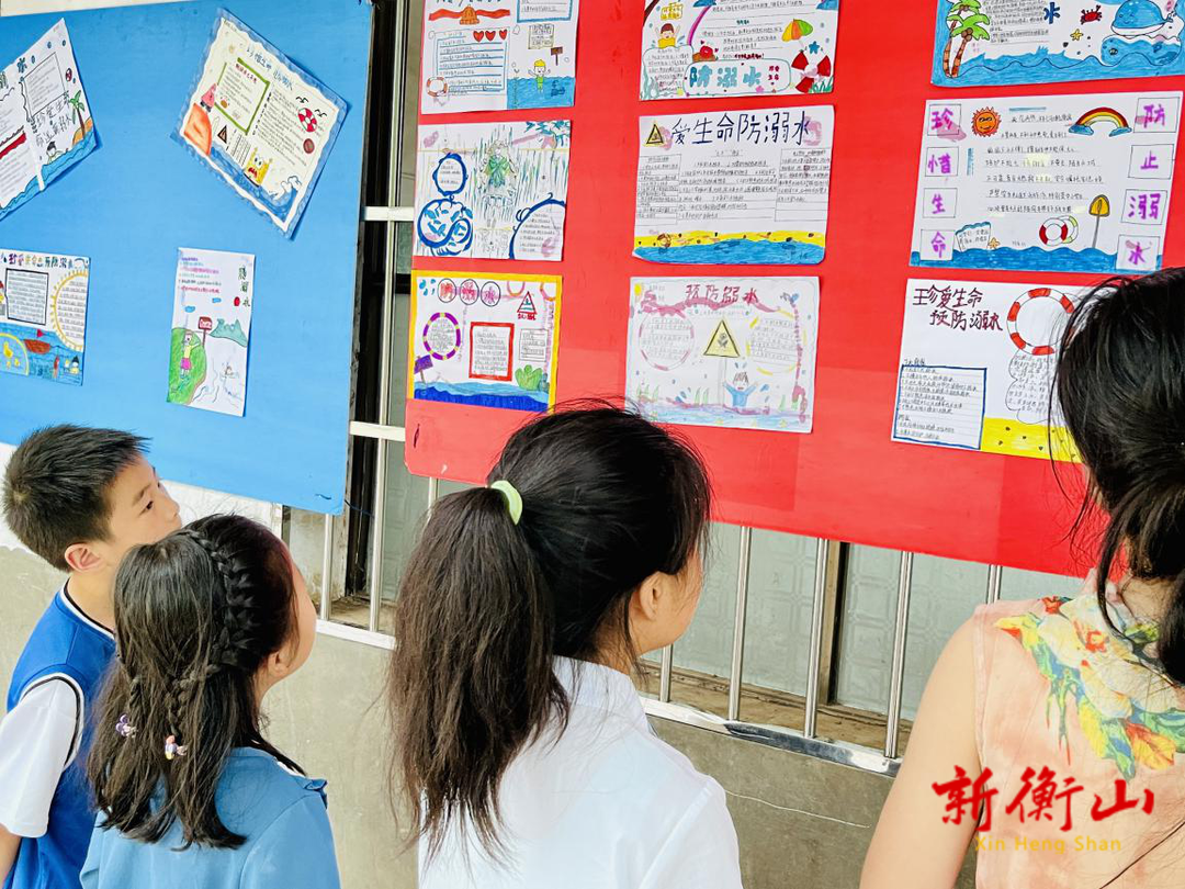 手抄报为媒，防溺水“绘”心—长江镇中心完小开展防溺水手抄报评比活动