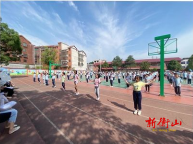 “绳”采飞扬绽活力，顽强拼搏显身手 衡山县白果镇中心学校举行一分钟跳绳比赛