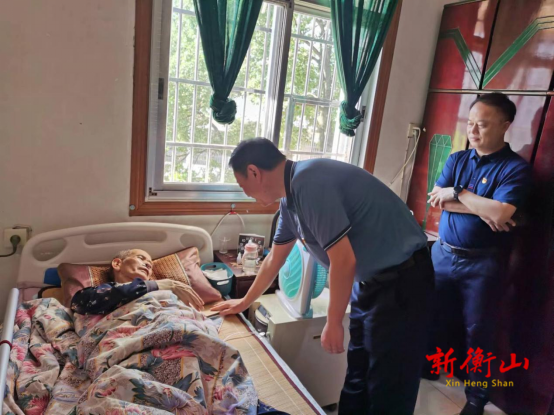 县教育局：慰问老党员 关怀暖人心