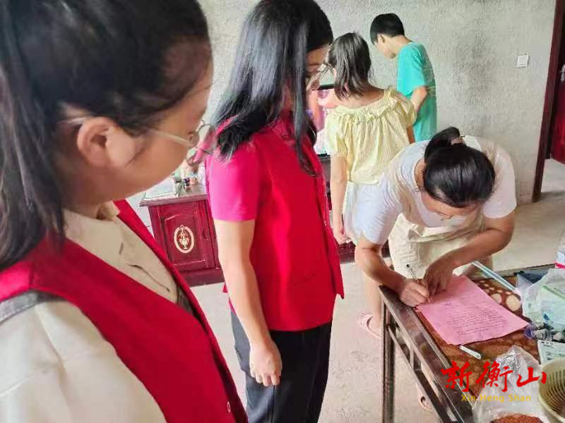 炎炎夏日，热火青春！萱洲镇组织返乡大学生开展暑期送法下乡活动