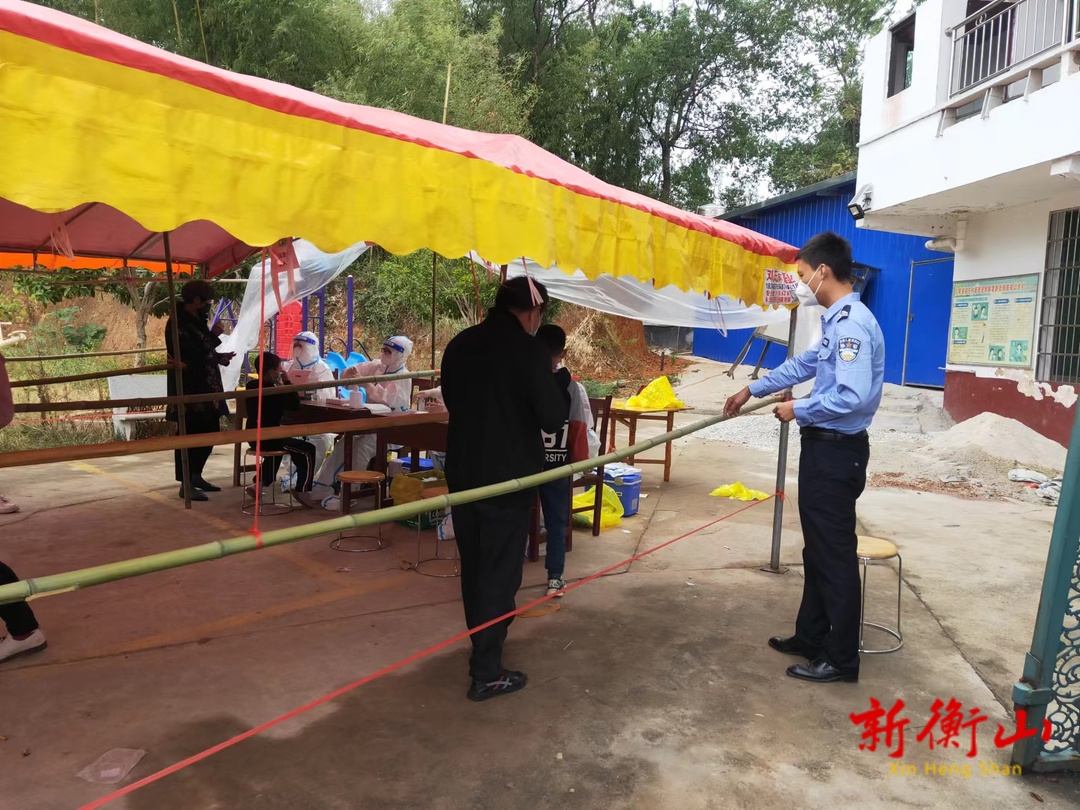 白果镇：抗疫父子兵  村民家门口的守护人