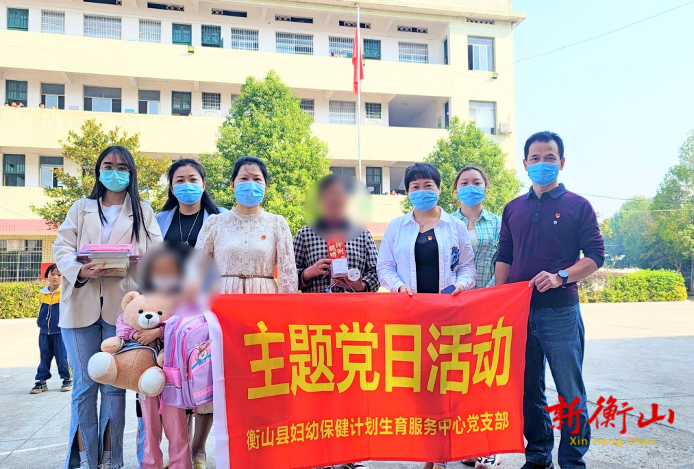 县妇幼保健院赴东湖镇开展“爱心献春蕾”助学活动