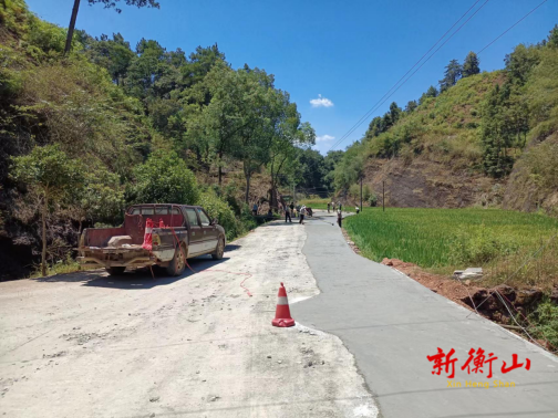 白果镇茶园村：修建产业路，拓宽“致富路”