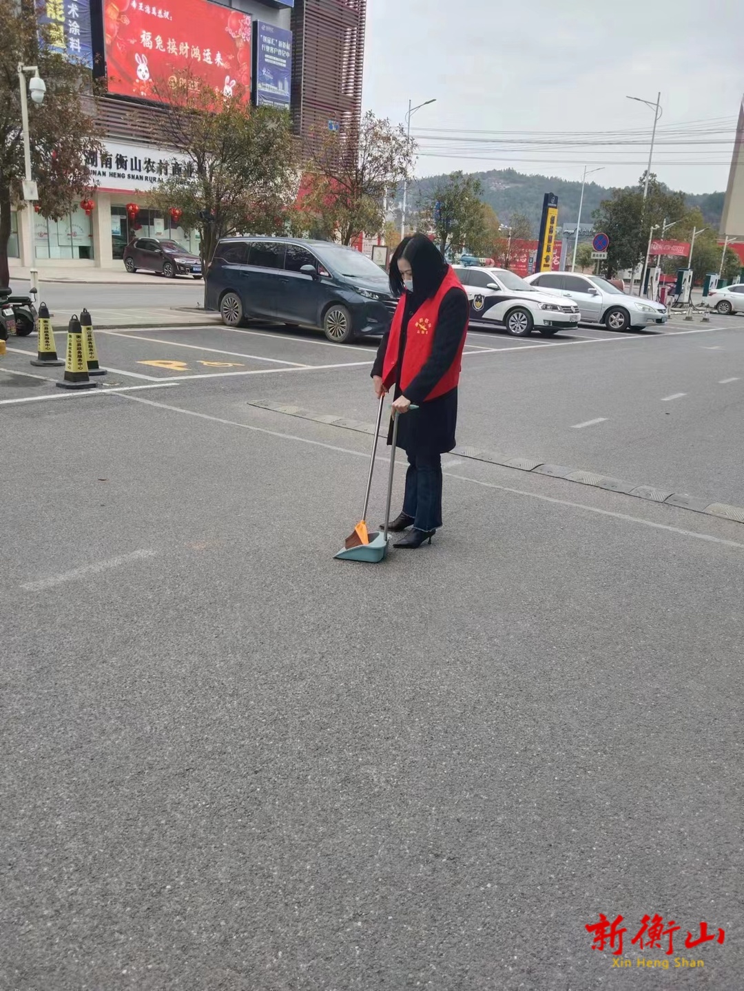 县行政审批服务局开展“春节前卫生大扫除”志愿服务活动