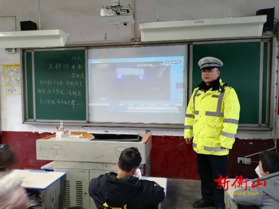 东湖交警中队交通安全知识宣传进校园