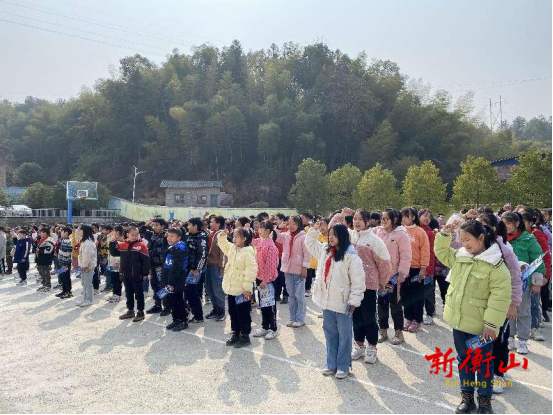 店门镇：大手拉小手 齐筑防毒墙