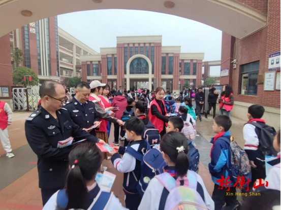 县司法局：普法三八节  “妇爱”护童心