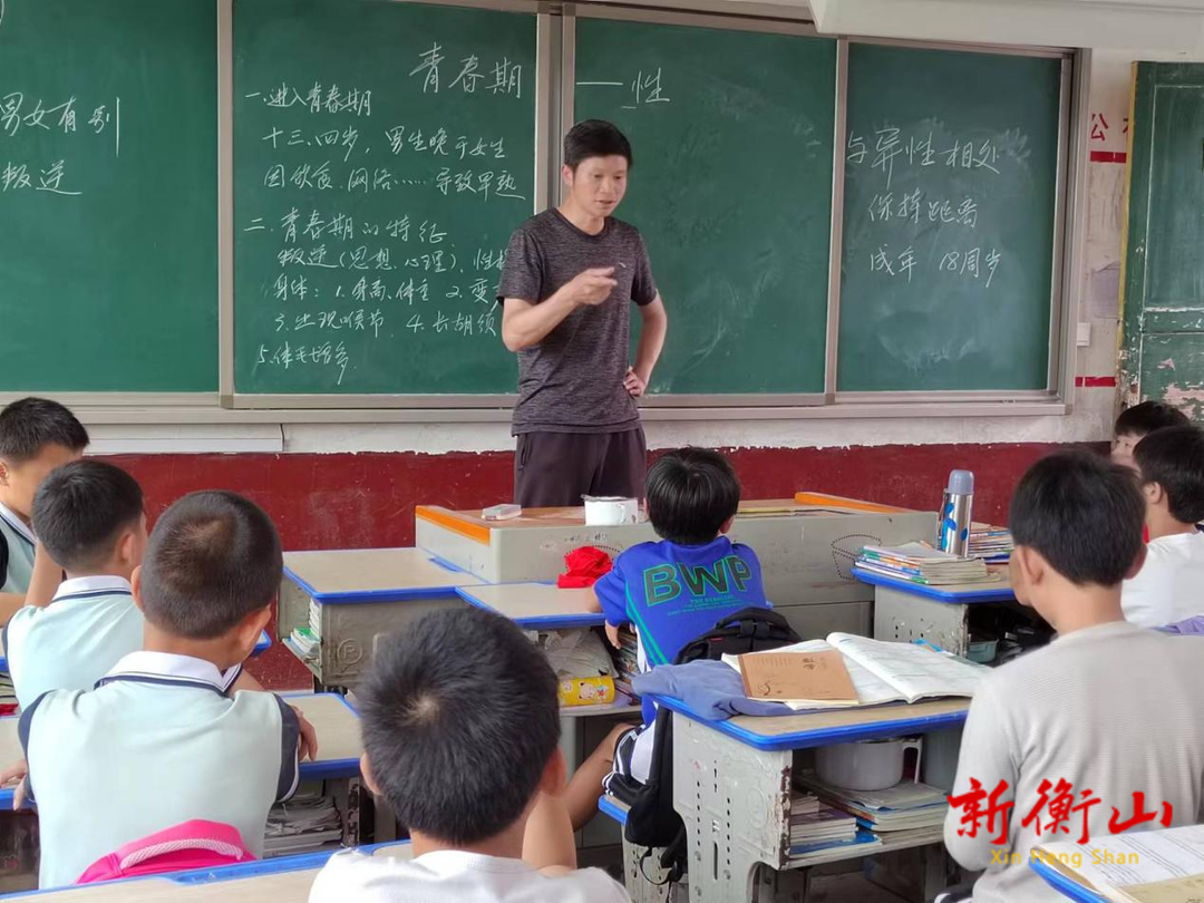 东湖镇：杉木桥完小开展预防性侵专题课