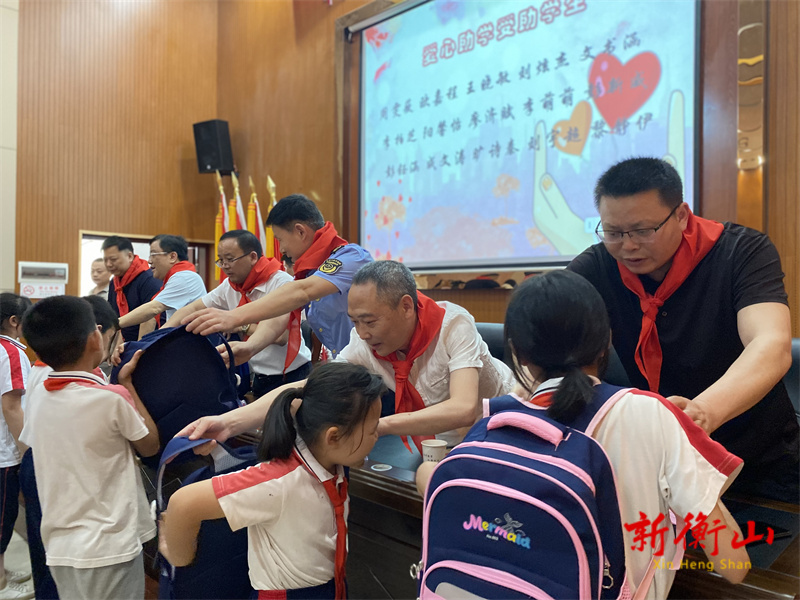 爱心企业到景贤小学开展爱心助学活动