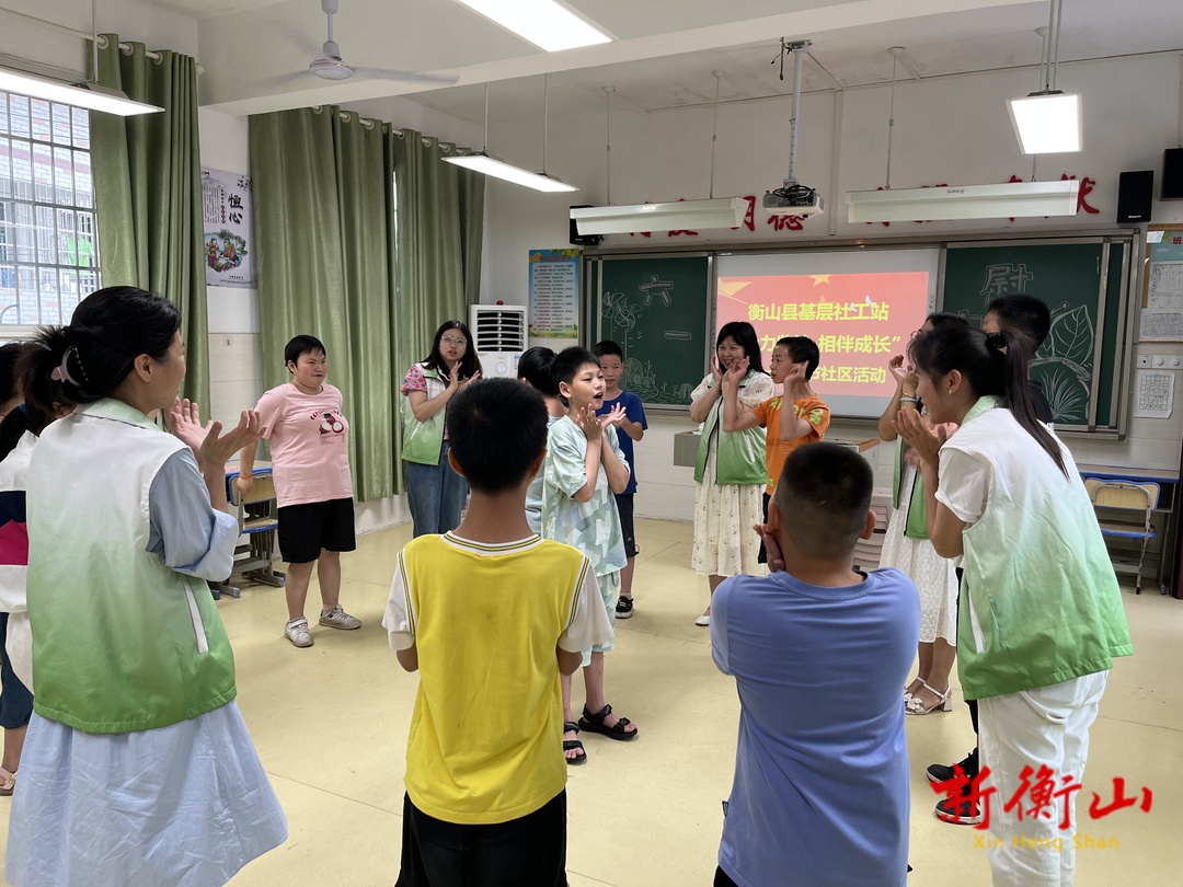 社工志愿者走进特教学校  和孩子们一起欢乐迎“六一”
