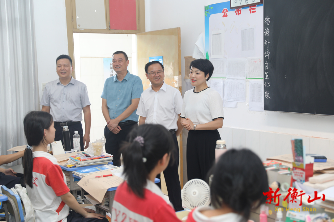县领导督导检查高考考点准备工作情况