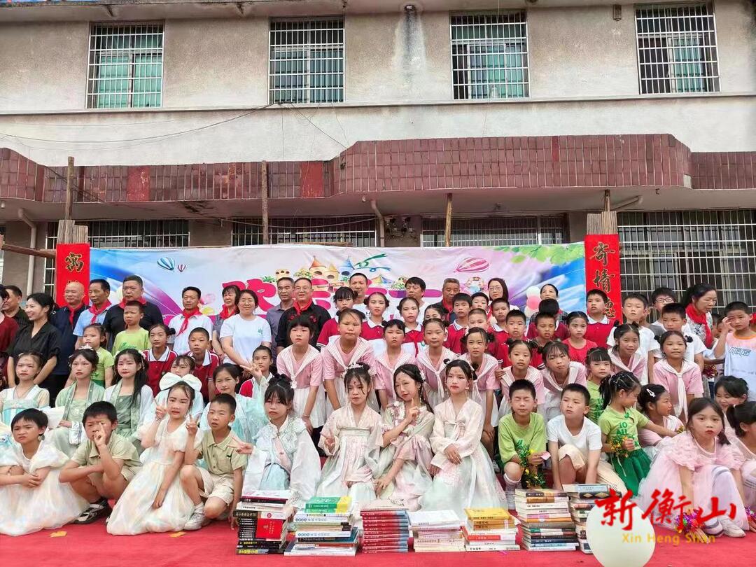 “梦植现在 书送未来”  南京工业大学向新桥镇贯底中心完小捐赠图书