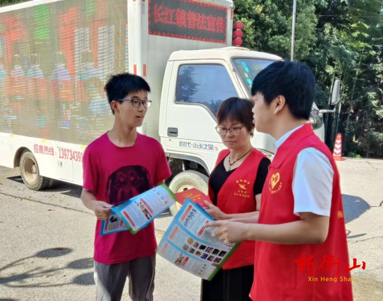 长江：普法宣传，送法下乡