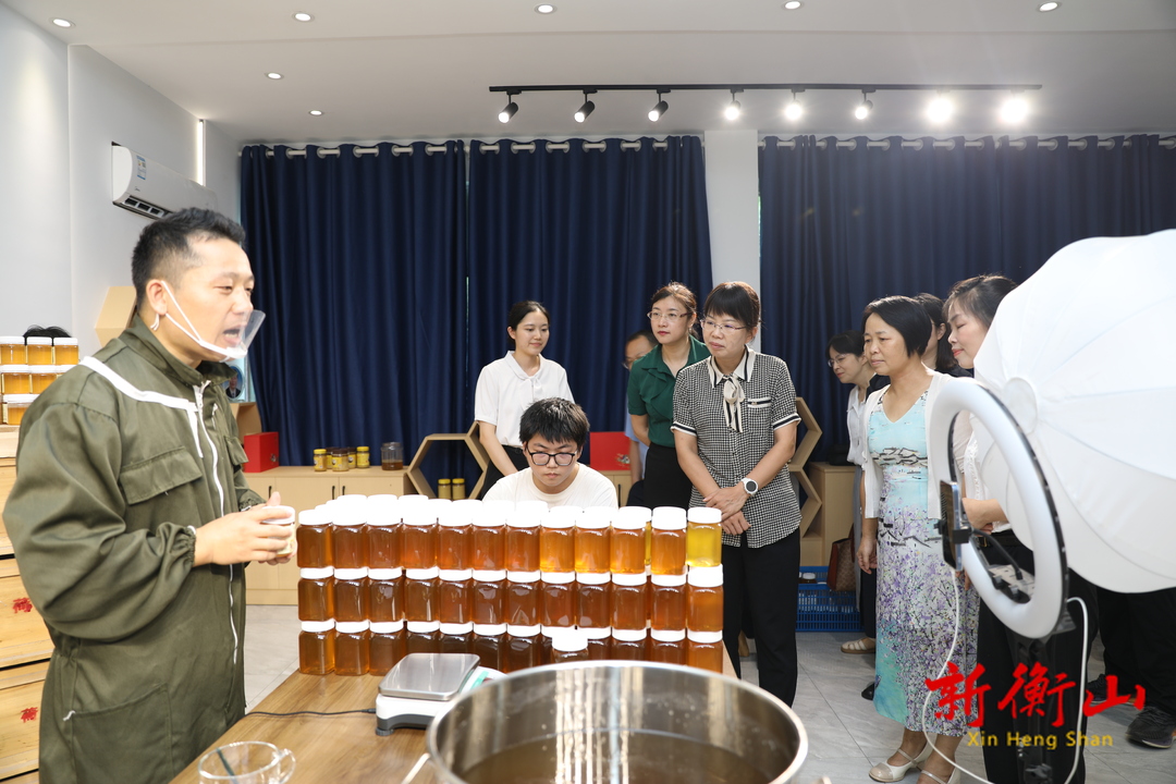 黄芳来衡调研基层妇联工作