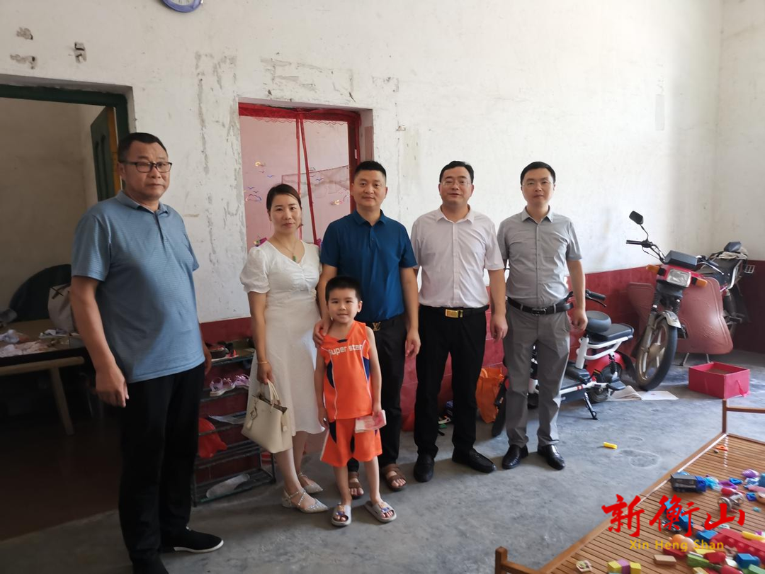 店门镇：心系困难学生  履行代表职责