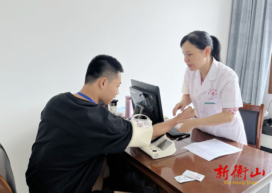 县人武部：严把征兵体检关  助力青年强军梦