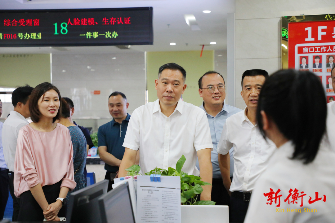 段晓赛调研督导优化营商环境工作