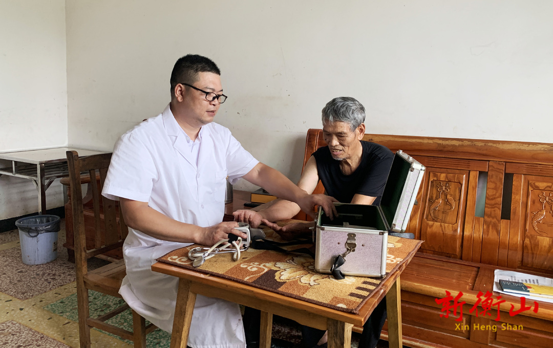 【致敬医者】胡传武：村民健康的“守门员”