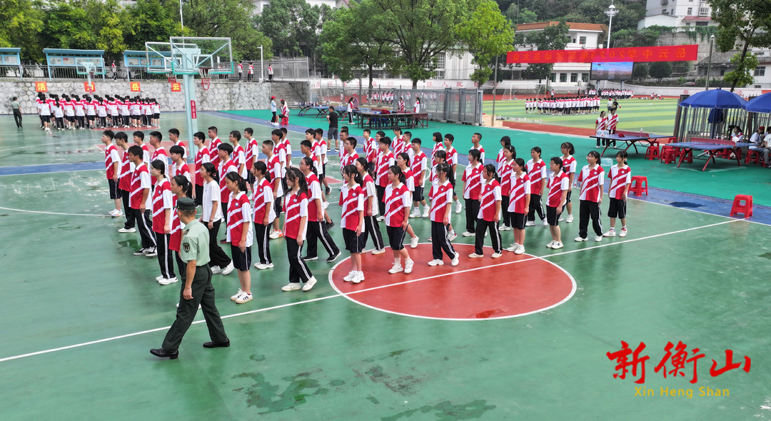 岳云中学高一新生入校 军训成开学“第一课”