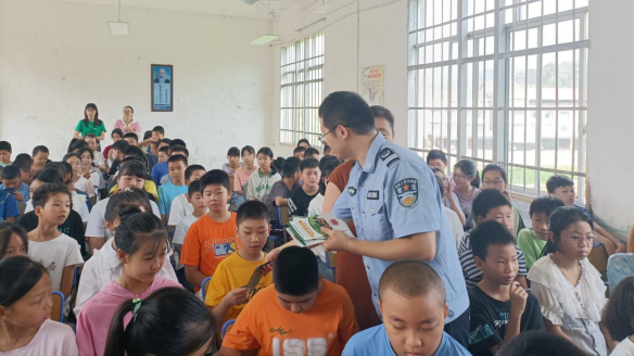 店门镇：新学期学法我先行，“法治第一课”开讲啦！