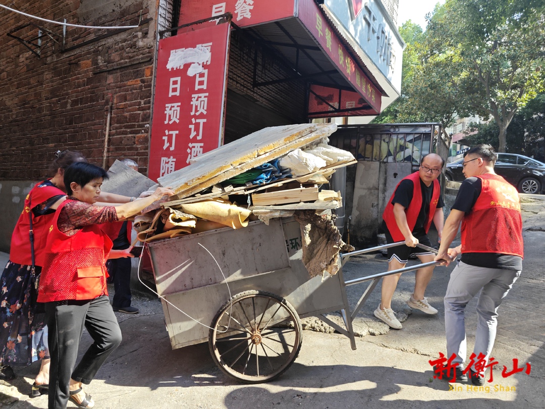 衡山县集中整治“乱堆乱放乱建”现象
