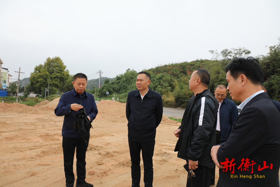 段晓赛调度八里片区安置区建设工作