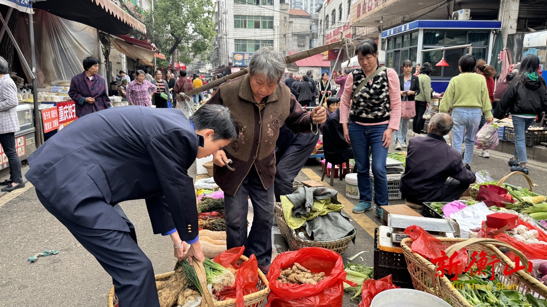 【文明衡山在行动】县城管执法局：加强开云农贸市场整治 让烟火气更有“文明味”