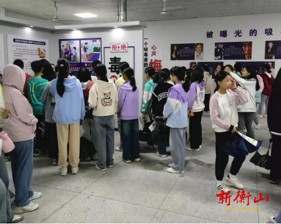 东湖镇组织学生参观禁毒教育基地