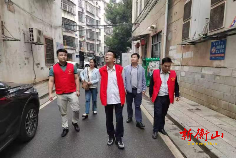 旷志军到联点社区督导文明创建、平安建设工作