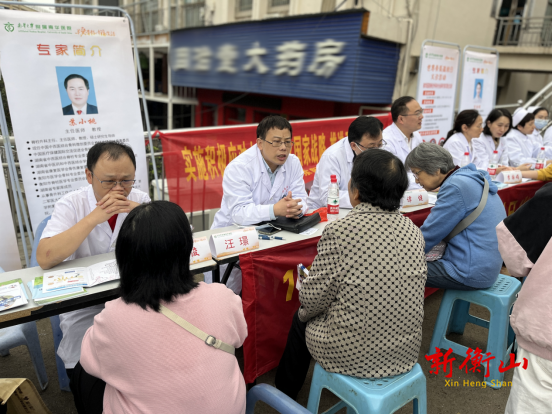 远离骨质疏松，争做“硬骨头”  ——南华医院开展“世界骨质疏松日”社区义诊活动