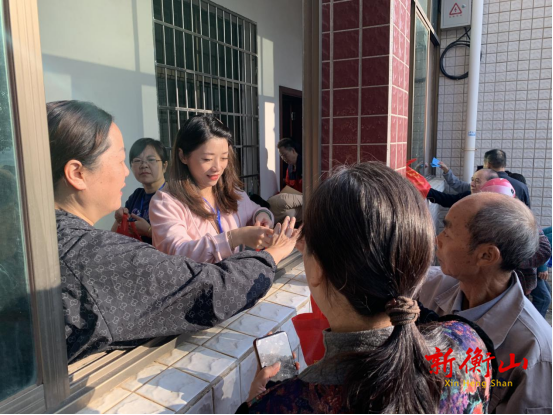 衡山县举行重阳节老年人登山活动