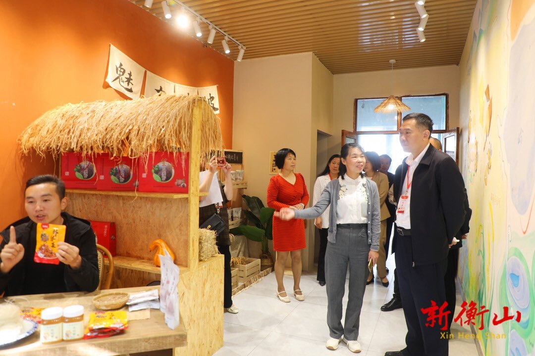 段晓赛参加市人大代表驻衡山第二代表小组活动