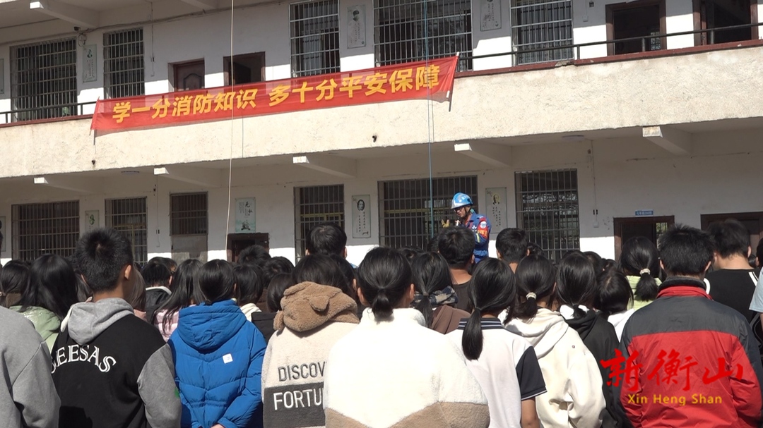 长江中学：消防实战演练 增强安全意识