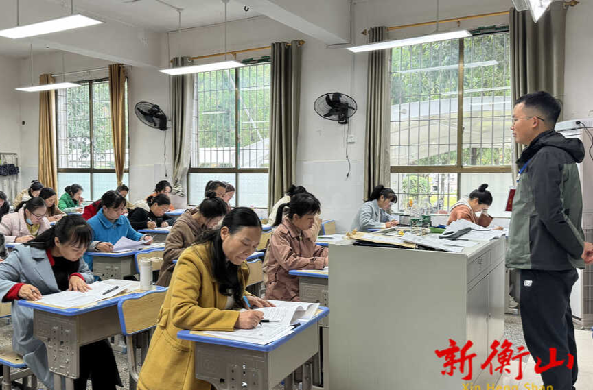 我县举行义务教育阶段教师新课程标准学习与应用测试