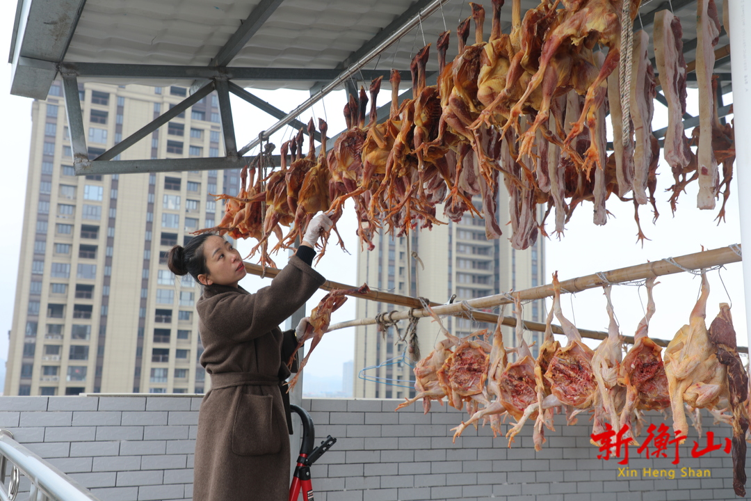 冬至将至 您家挂风肉了吗