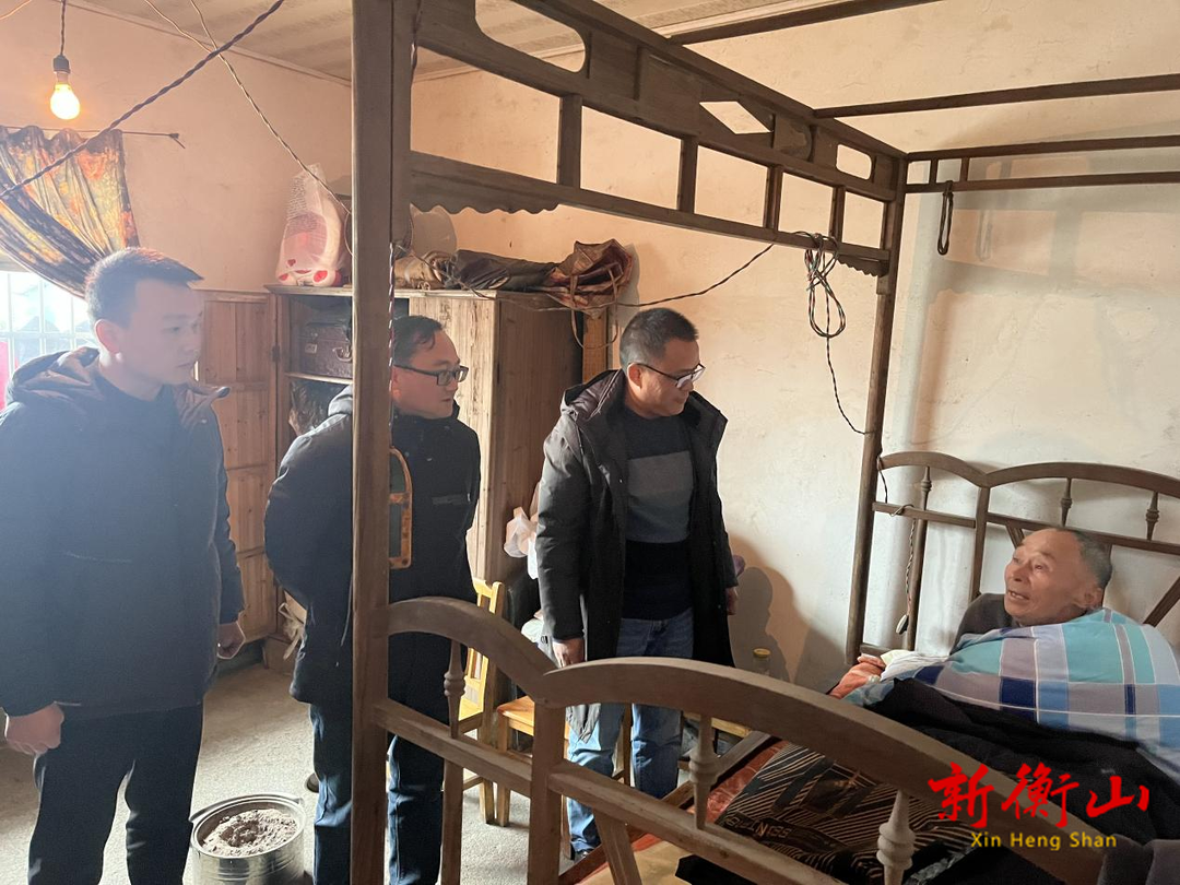 县民政局：送温暖助特困老人御寒