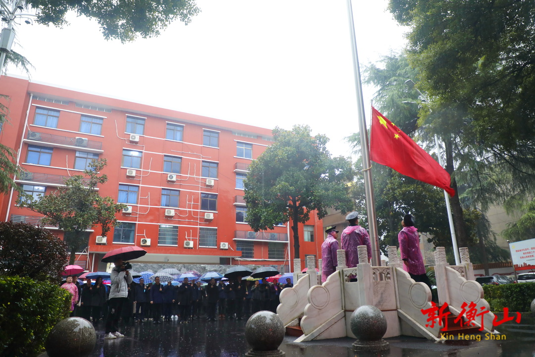 县政府举行新年首次升国旗仪式